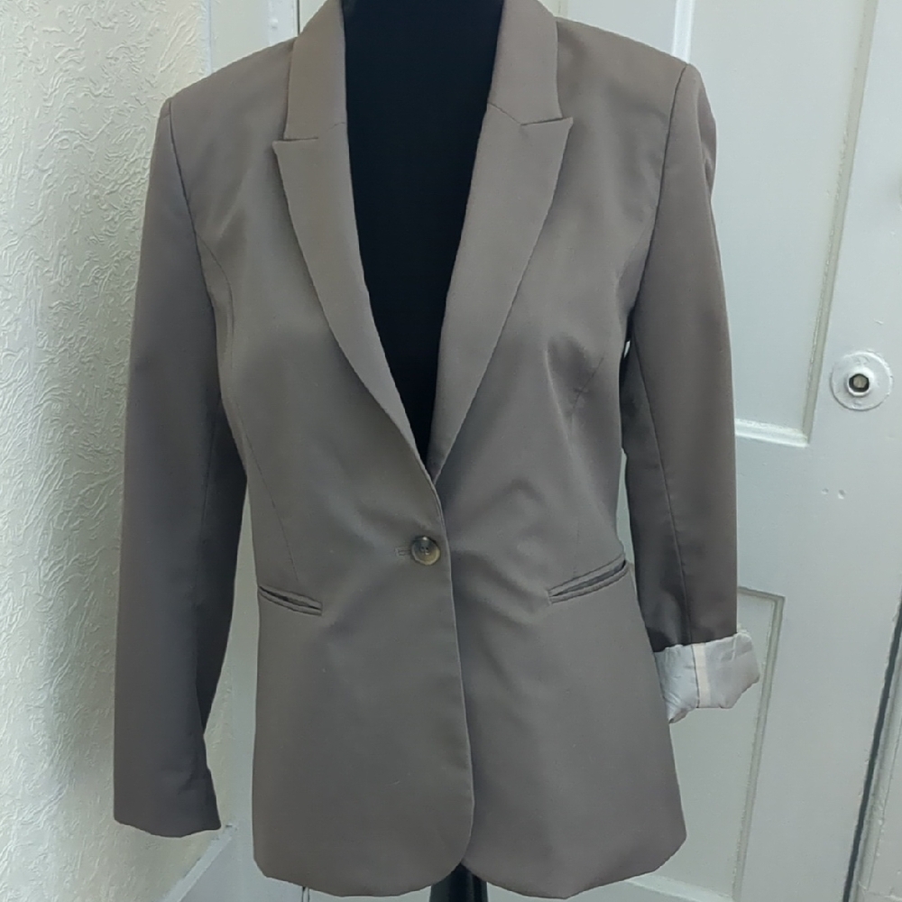 H&M Tan Blazer with Notched Lapels and Tailored Fit